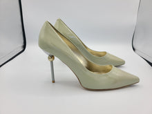 Load image into Gallery viewer, Roger Vivier Point Toe Heels

