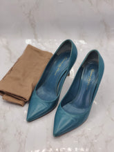 Load image into Gallery viewer, Gianvito Rossi Leather Pumps
